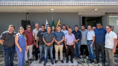 Assinatura da ordem de serviço para a pavimentação da estrada que liga o município a Divinópolis via Cacoco