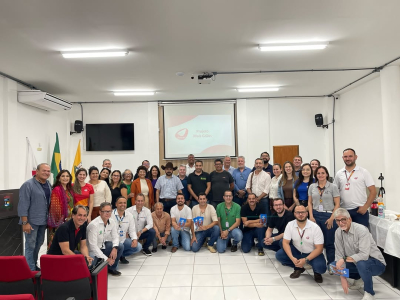 O Poder Legislativo, em parceria com o Sebrae e a Prefeitura Municipal de São Sebastião do Oeste, recebeu representantes do Mato Grosso do Sul para conhecer de perto o desenvolvimento do nosso agronegócio, com foco na produção de grãos
