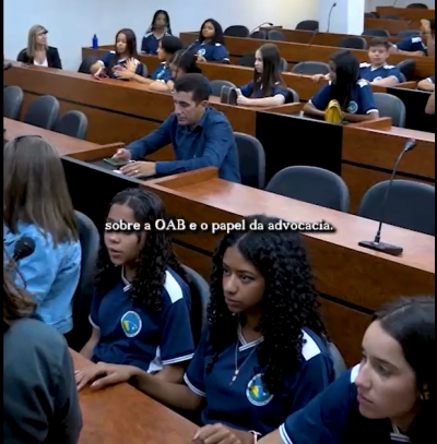 Alunos da Escola Municipal Deputado Jaime Martins através do projeto Vereador Estudante visitam a sede da OAB Minas.