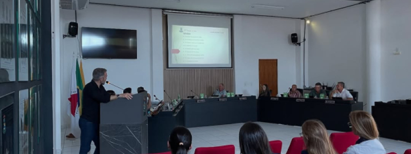 O secretário municipal de Saúde, Gutemberg, esteve na Câmara Municipal de São Sebastião do Oeste para apresentar a prestação de contas das ações...