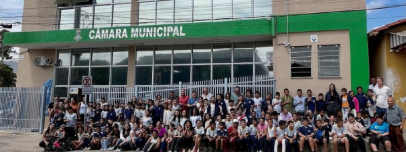 Alunos do 5º ano da Escola Municipal José Batista Leite visitaram a sede do Poder Legislativo, tiraram dúvidas sobre a atuação parlamentar e...
